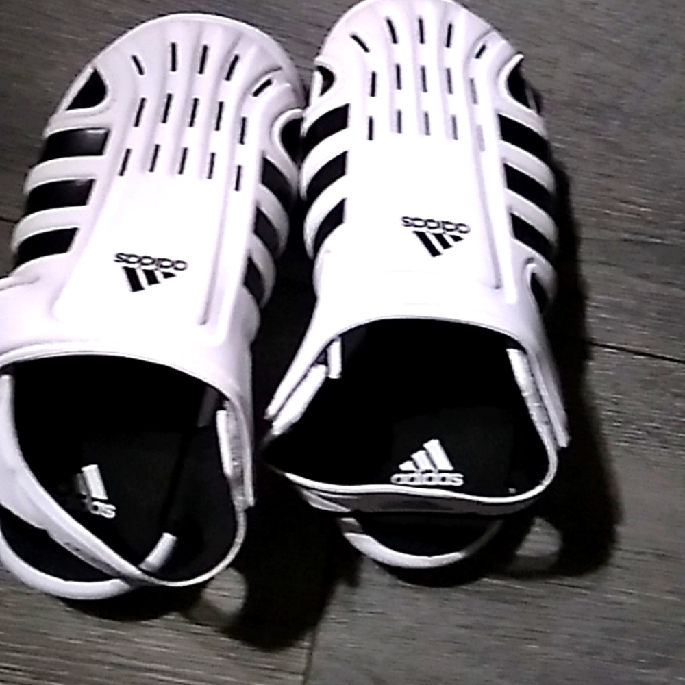 Adidas kids water shoe